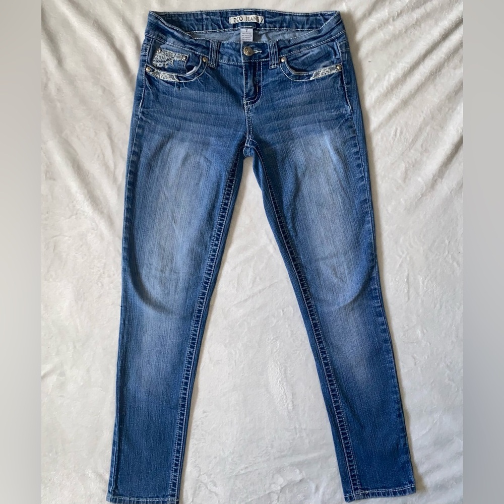 SZ 7 ZCO Women’s Blue Skinny Jeans with Light Fade & Embroidered Pockets